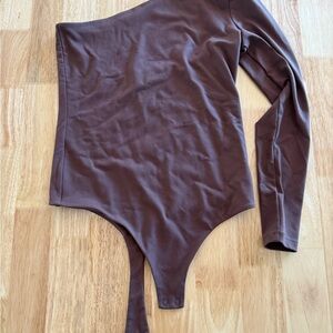 nuuds Brown One Sleeve body suit